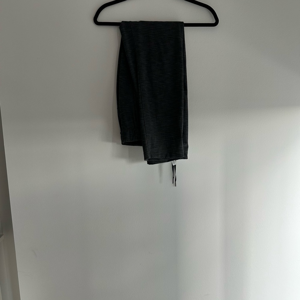 Lululemon On the Fly Pant in Charcoal, size: 10 - Picture 5 of 5